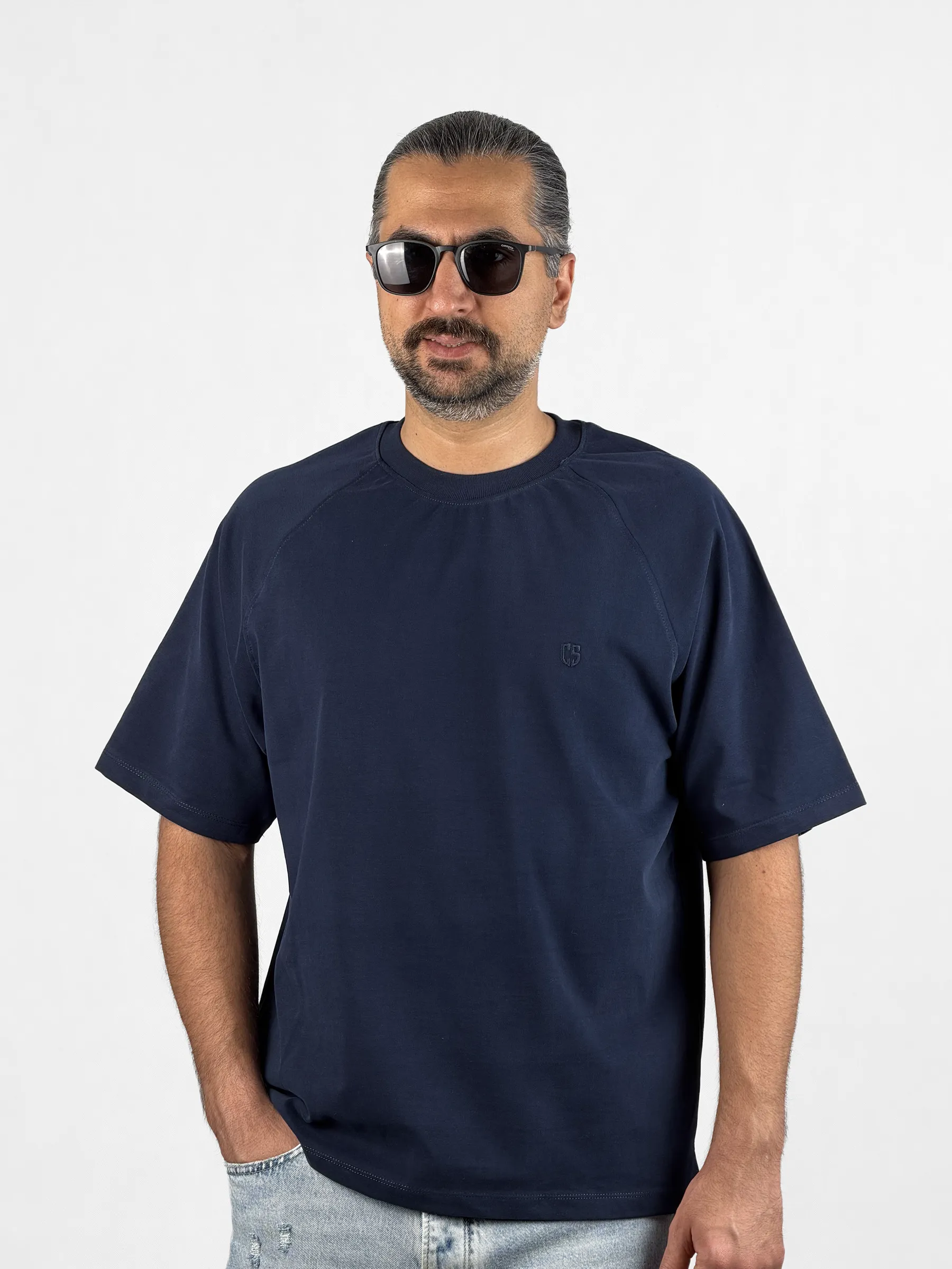 تیشرت بیسیک ماکان براش مدل آستین رگلان با گلدوزی مینیمال CS