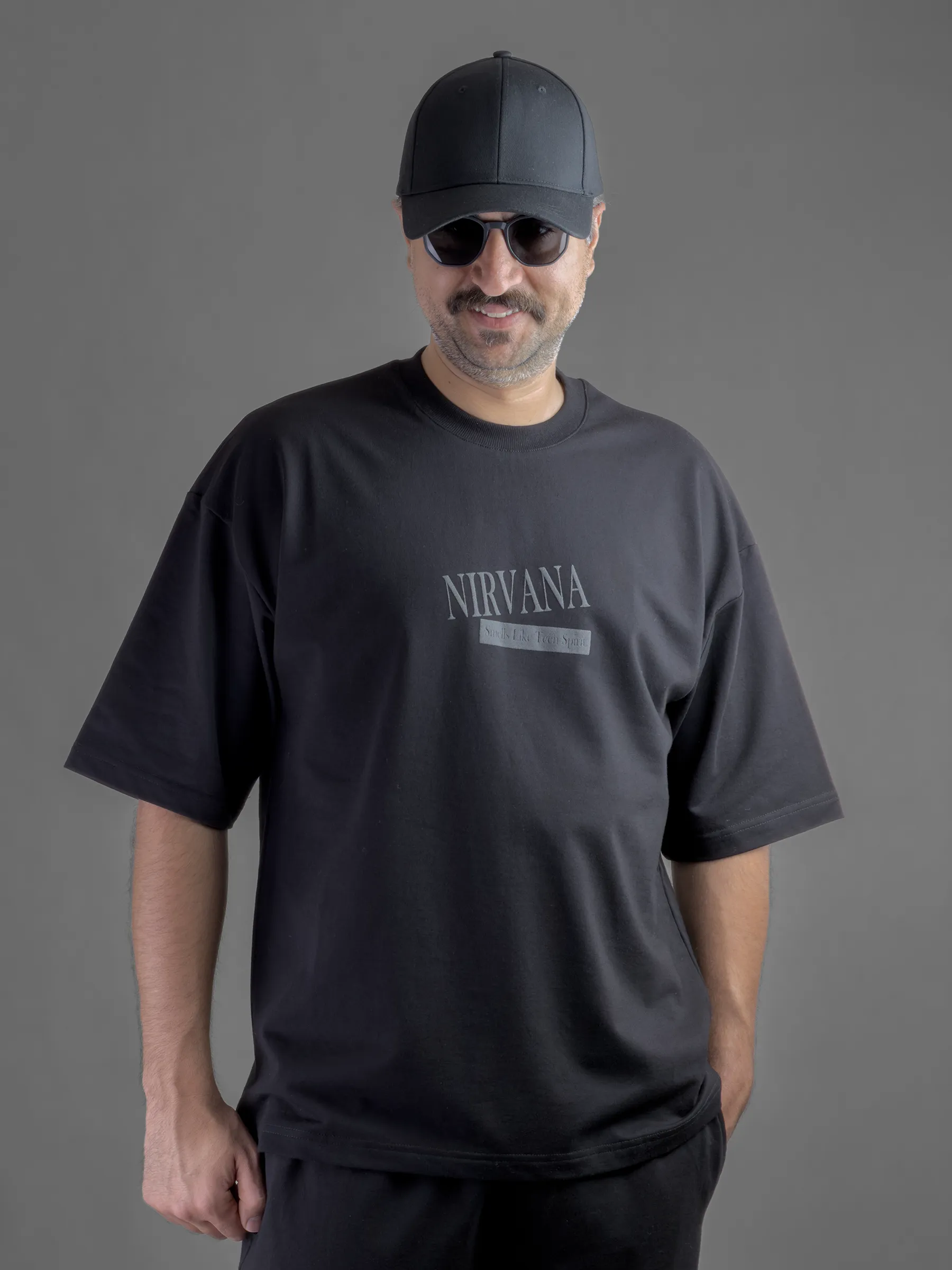تیشرت باکسی با چاپ پفکی NIRVANA ماکان پنبه رنگ مشکی