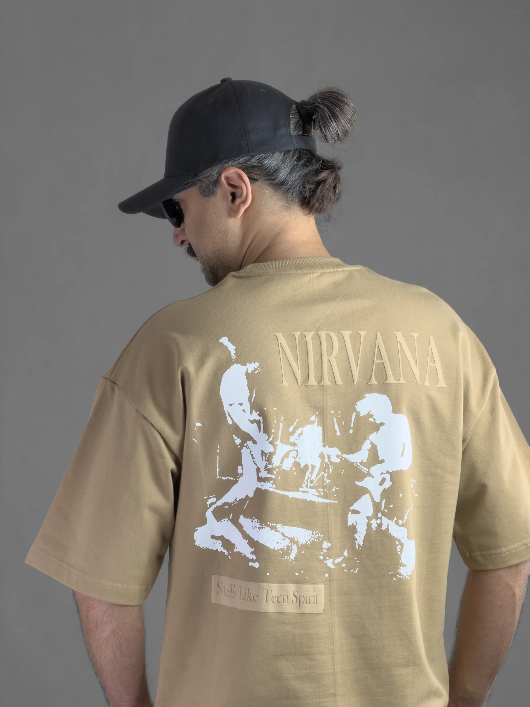 تیشرت باکسی با چاپ پفکی NIRVANA ماکان پنبه رنگ نسکافه ای
