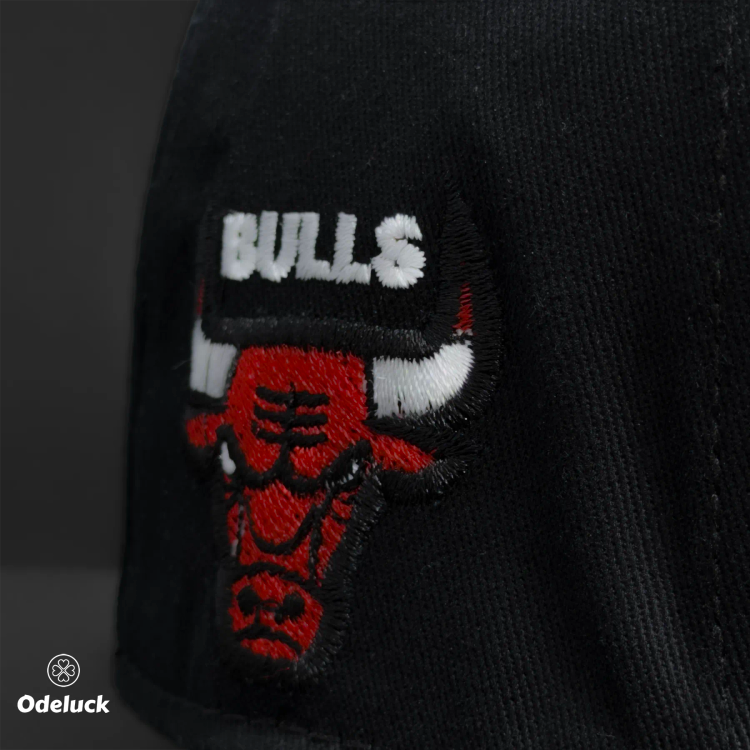 کلاه کپ فیت بک آستردار کیفیت مستر NEW ERA - CHICAGO BULLS جزئیات گلدوزی