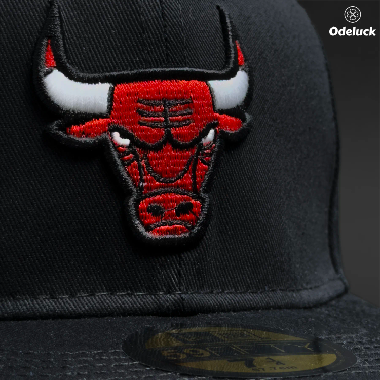 کلاه کپ فیت بک آستردار کیفیت مستر NEW ERA - CHICAGO BULLS جزئیات گلدوزی