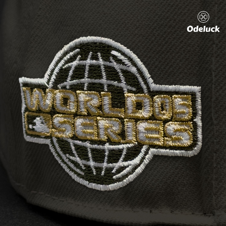 کلاه کپ بک فیت NEW ERA - CHICAGO SOX WORLD SERIES | جزئیات گلدوزی بغل