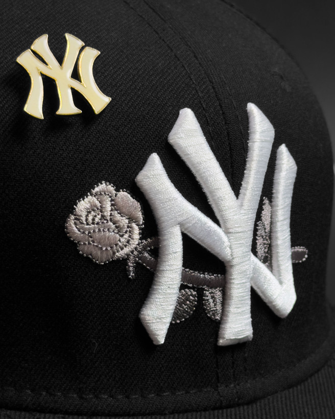 کلاه کپ بک فیت مدل NY YANKEES ROSE 1999 WS PIERCING | جزئیات گلدوزی جلو و پین