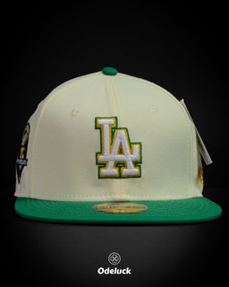 کلاه کپ بک فیت نیو ارا سری mlb رنگ شیری با نقاب سبز و لوگوی سه بعدی la
