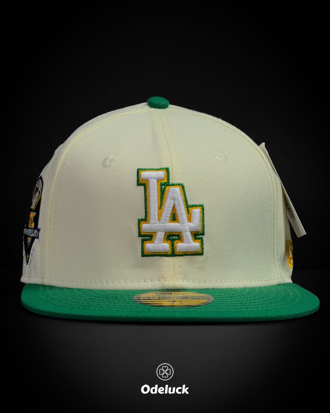 کلاه کپ بک فیت نیو ارا سری mlb رنگ شیری با نقاب سبز و لوگوی سه بعدی la