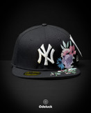 کلاه کپ استراکچردار مشکی نیو ارا مدل ny yankees floral با گلدوزی گلهای رنگی روی نقاب نمای هیرو