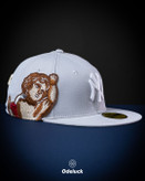 نمای جانبی کلاه کپ بک فیت New Era x Jon Stan با پچ گلدوزیشده فرشته