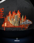 جزئیات گلدوزی ۳D پل گلدن گیت و پچ World Series Champions 2012 روی کلاه NEW ERA