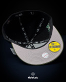 نمای داخل، زیر نقاب طوسی و استیکرهای اصالت 59FIFTY کلاه نیو ارا