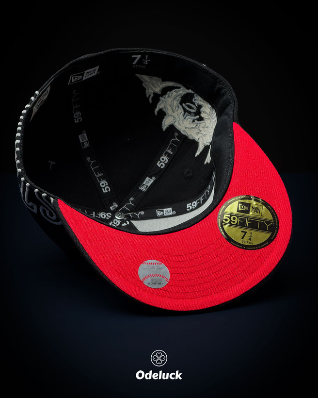 نمای داخل کلاه و زیر نقاب قرمز خاص کلاه 59FIFTY نیو ارا