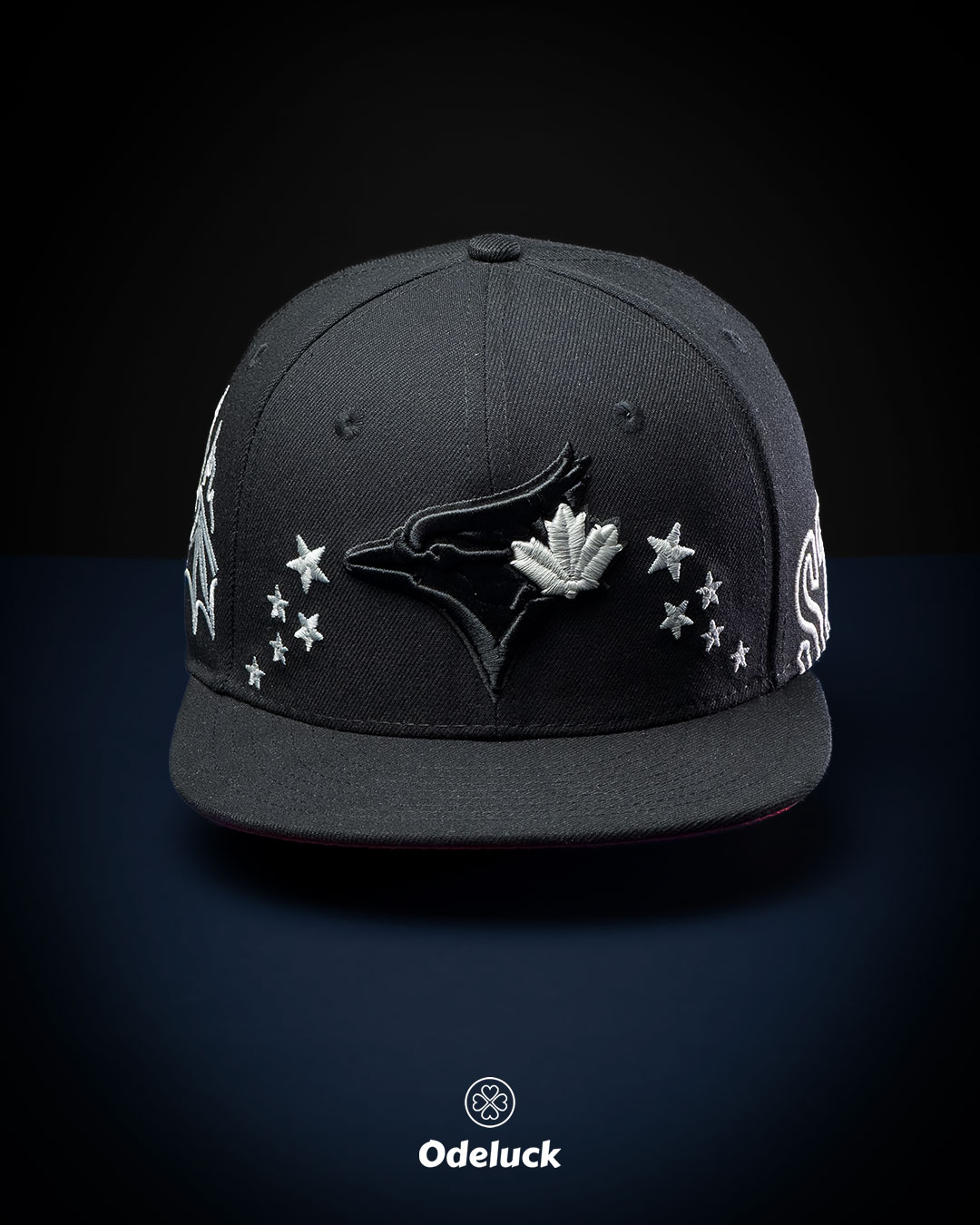 نمای روبرو کلاه کپ نیو ارا TORONTO BLUE JAYS با لوگوی پرنده و ستاره‌ها