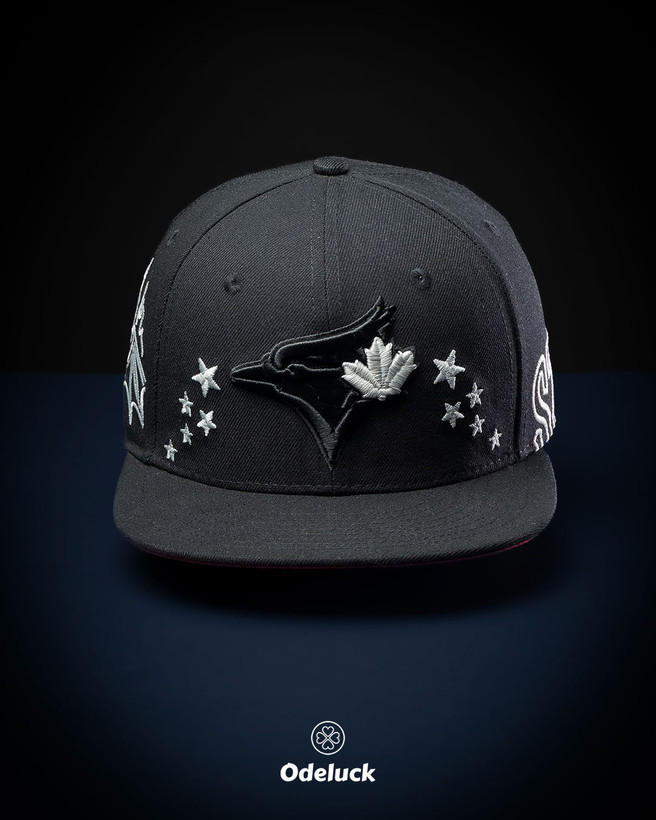 نمای روبرو کلاه کپ نیو ارا TORONTO BLUE JAYS با لوگوی پرنده و ستارهها