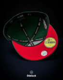 نمای داخل کلاه نیو ارا و زیر نقاب قرمز جذاب (Red Undervisor) با استیکرهای ۵۹FIFTY