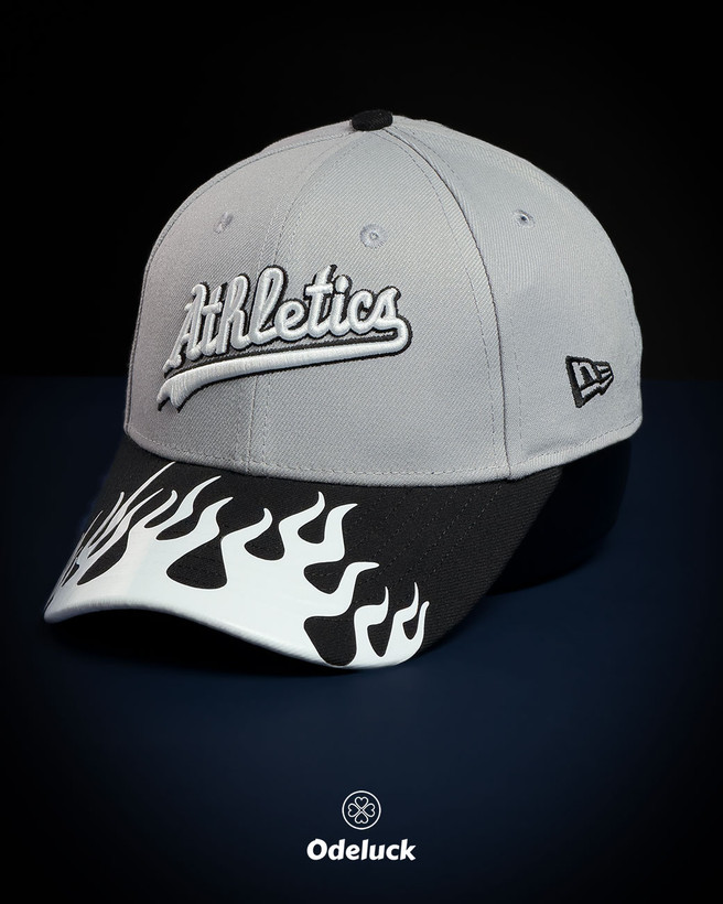 نمای زاویهدار کلاه نیو ارا Athletics Henderson طوسی مشکی با پرچم نیو ارا روی بدنه