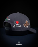 نمای سه رخ پشت کلاه نیو ارا با گلدوزی I LOVE ATL و پچ World Series