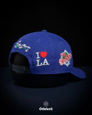 نمای سه رخ پشت کلاه نیو ارا با گلدوزی I LOVE LA و پچ 1988 World Series