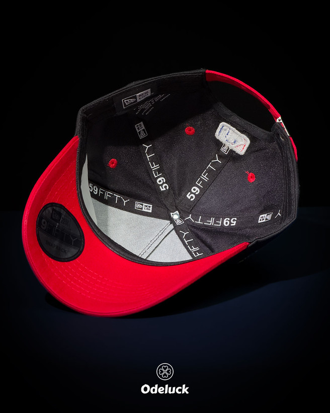نمای کامل داخل کلاه کپ نیو ارا 9FIFTY مشکی قرمز و لیبلهای اصالت کالا