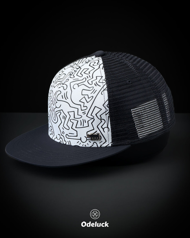 زاویه سه چهارم کلاه کپ اسنپ بک پشت تور Keith Haring رنگ مشکی سفید