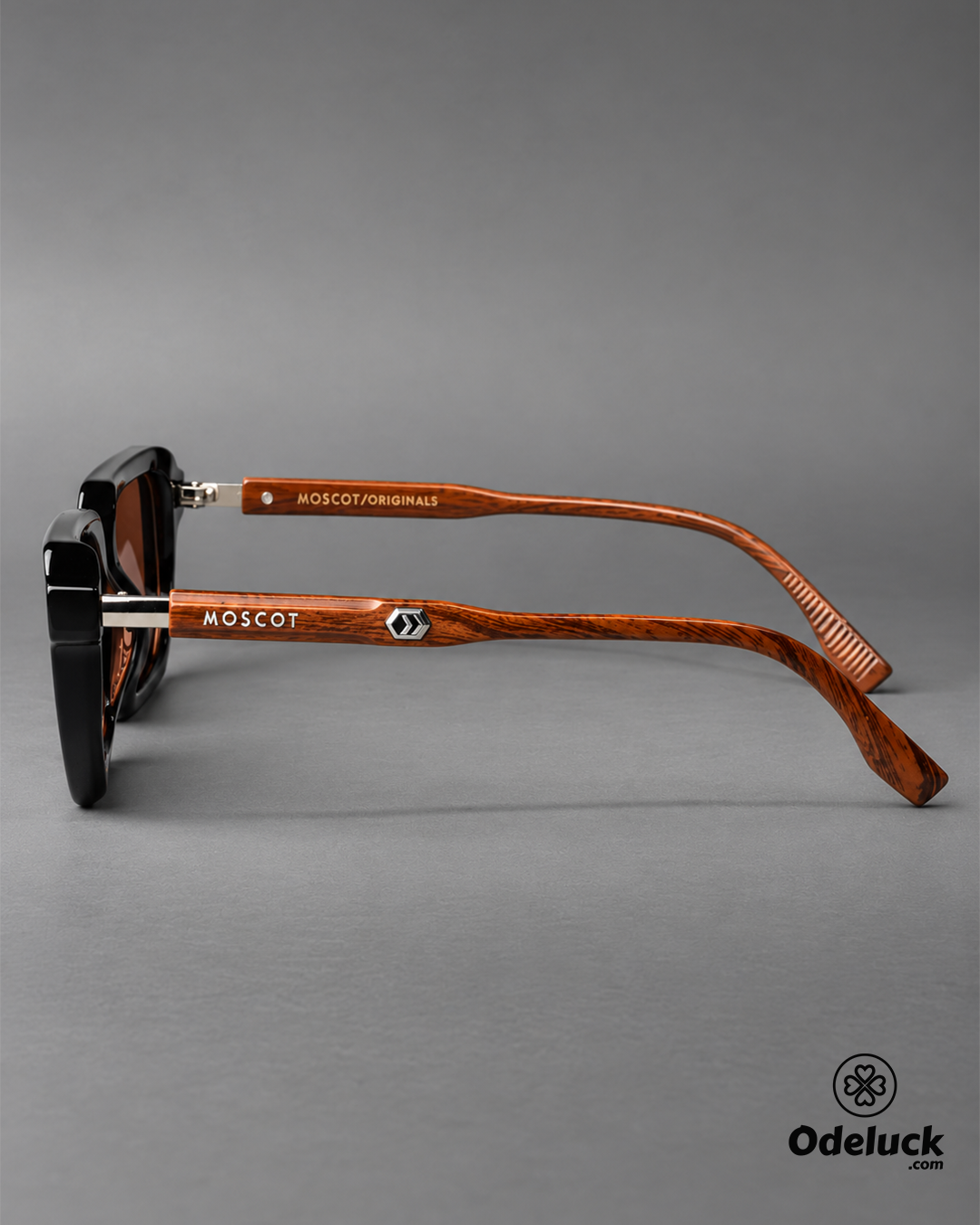 نمای کناری و زاویه شیک عینک آفتابی MOSCOT JW 7007 قهوهای کد 462