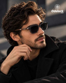 عکس استایل و تنخور مدل مردانه با عینک آفتابی MOSCOT JW 7007