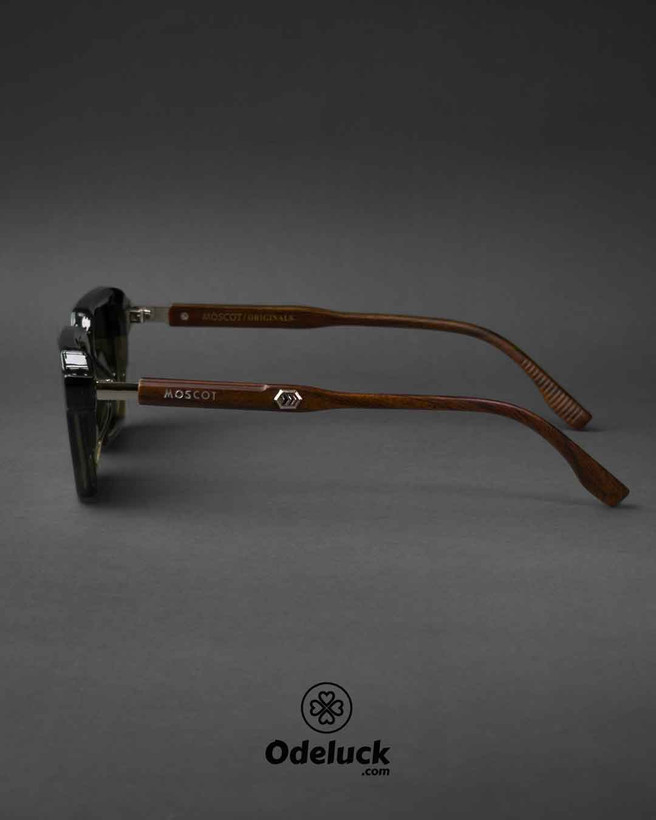 نمای جانبی عینک آفتابی MOSCOT مدل JW 7007 با حک برند روی دسته کد 465