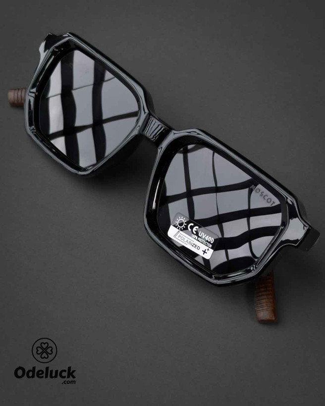 نمای زاویه ۴۵ درجه و انعکاس شفاف لنز دودی عینک MOSCOT کد 466