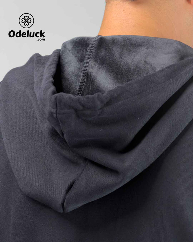 نمای نزدیک از نرمی و تراکم آستر مخمل (ولوت) داخل کلاه