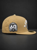نمای کنار و جزئیات پچ کلاه بک فیت نیو ارا American Raiders 60TH گندمی (کد 186)