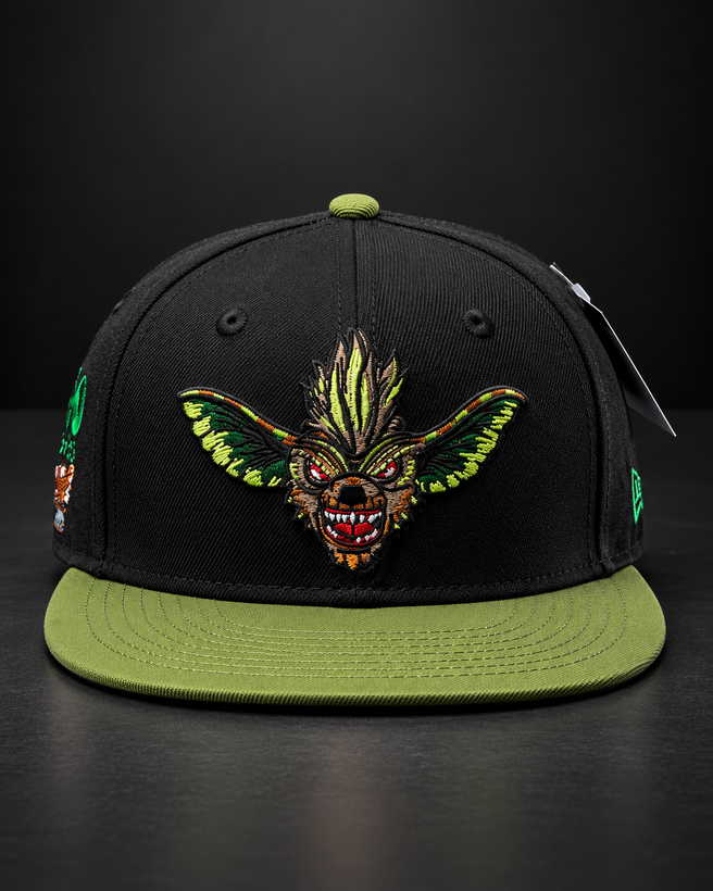 نمای هیرو روبروی کلاه کپ بک فیت نیو ارا ATLANTA BRAVES GREMLINS 40TH مشکی زیتونی