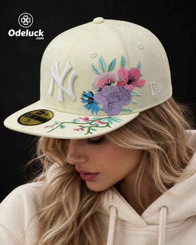 تن خور روی سر مدل زن نمای سه رخ کلاه بک فیت نیو ارا NY YANKEES Floral سایز 57.7 | کد 376