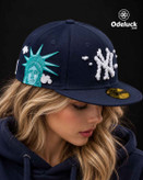 تن خور کلاه روی سر مدل زن نمای سه رخ کلاه بک فیت نیو ارا NY YANKEES LIBERTY سرمه ای سایز 57.7 | کد 335