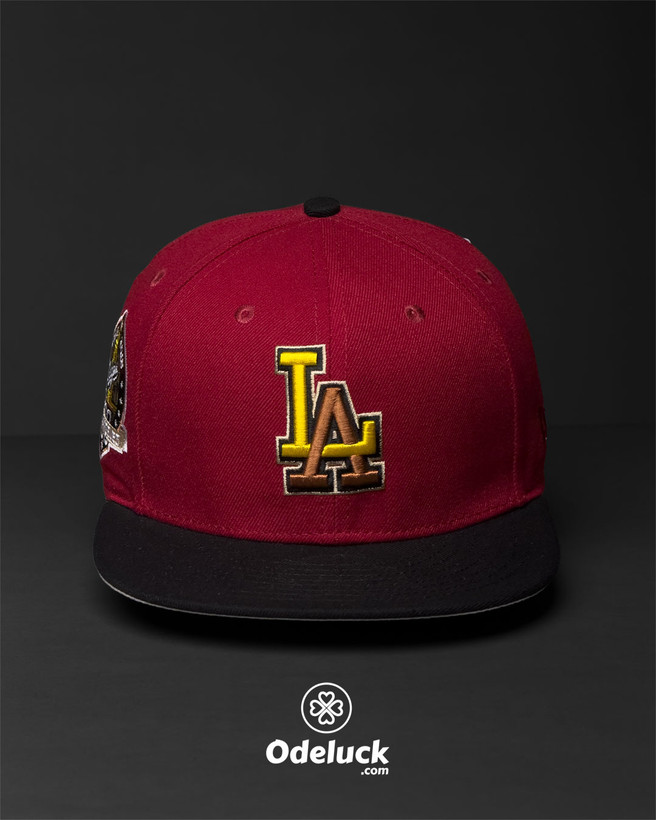نمای روبهرو کلاه نیو ارا 59FIFTY داجرز زرشکی با لوگوی طلایی LA کد 493